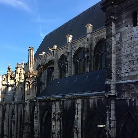 Апартаменты Logis Saint Eloi